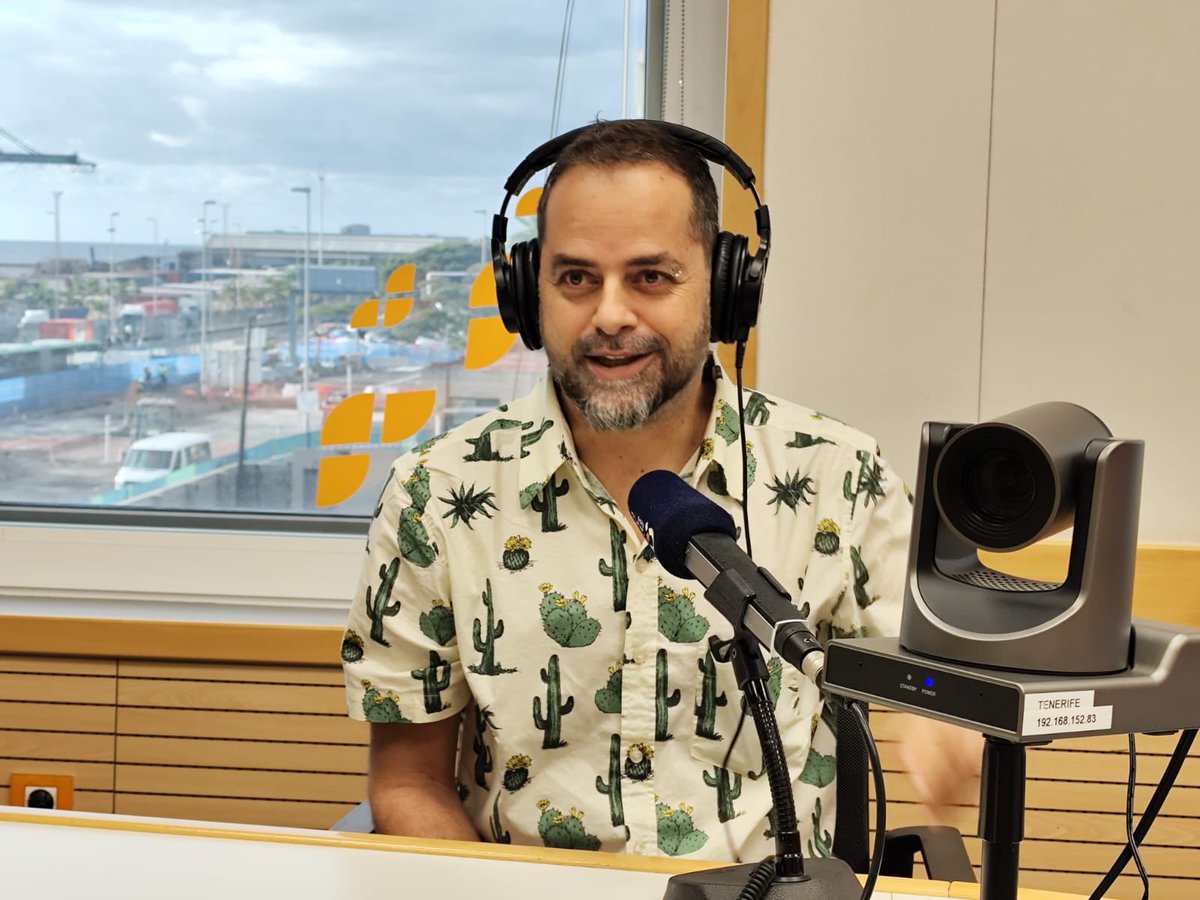 laradiocanaria's tweet photo. 🟠 Entramos en la recta final para Los Goya 2025, donde la película 'Superklaus' está nominada al Premio Goya como Mejor Largometraje de Animación.

Hoy nos ha visitado @miguecartoon, director de animación.

📻 @Dlanochealdia 
📡https://t.co/ebzCzjsARl… https://t.co/OCb3jtAPW3