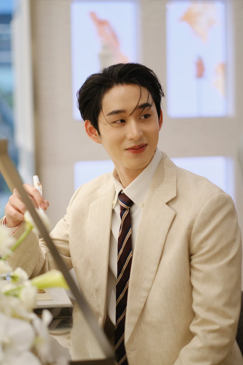 EstRvp's tweet photo. ขอบคุณทุกคนๆมากนะค้าบ ทีมหน้างานและหน้าจอน่ารักมั่กกๆๆ🥳 กลับบ้านกานดีๆนะครับบ หายคิดถึงอ่ะยาง😙 แอบเสียดายได้เจอทุกคนแปปเดียวเอง มาเจอกันอีกวันที่9 ได้มุ้ยยย👉🏻👈🏻🤪 

Especially thanks to Parfums De Marly for having me today na krub🙏🏻

PARFUMS OPENING EST
#ParfumsdeMarlyxEst https://t.co/qkG93IwDhn