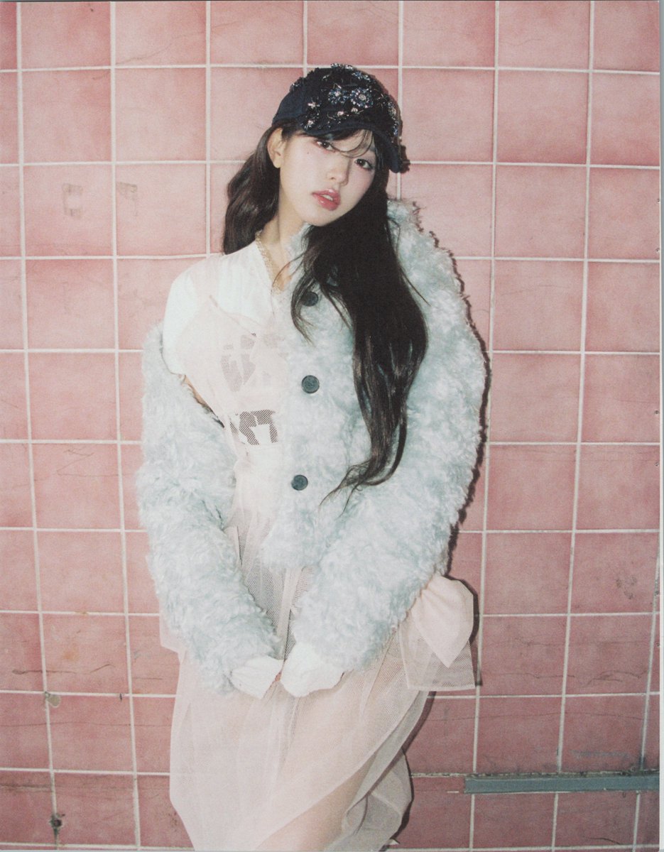 wonyoungdollz's tweet photo. SCANS Wonyoung And Us Ver.

#장원영 #JANGWONYOUNG #IVE https://t.co/lgBDjCfha0