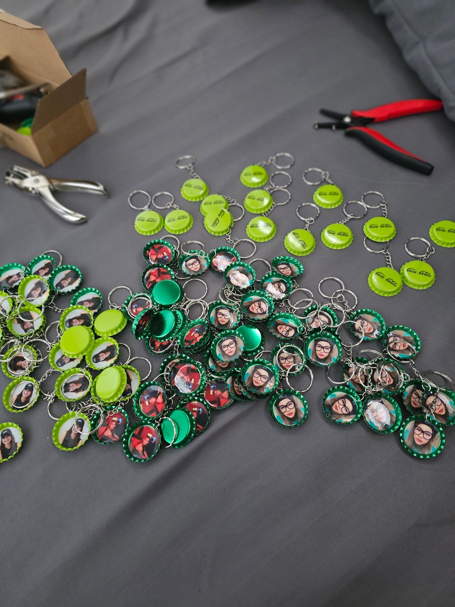 First 100 na kukuha ng carpool under me (admin mamay), bibigyan ko ng isang keychain and chocolate. Yung 101 - pataas, keychain na lang pwede ko mabigay. Hanggang Feb 8 lang to kasi need kong time to prepare. Salamat!