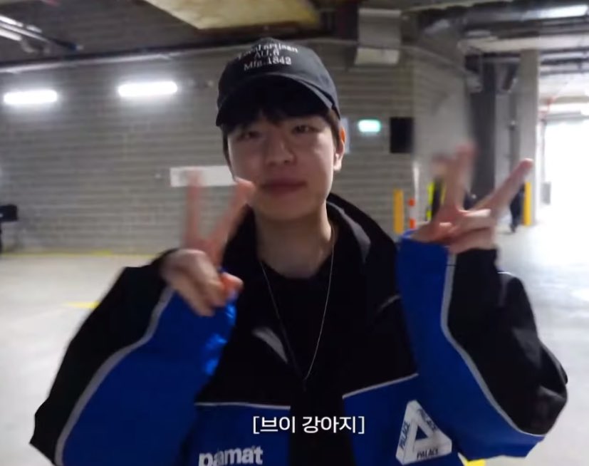 SEUNGM1NE's tweet photo. 🐶Felix???
🐶 ✌️✌️✌️✌️✌️

HE SOOO ADORABLEEEE https://t.co/xFuVMFWhks