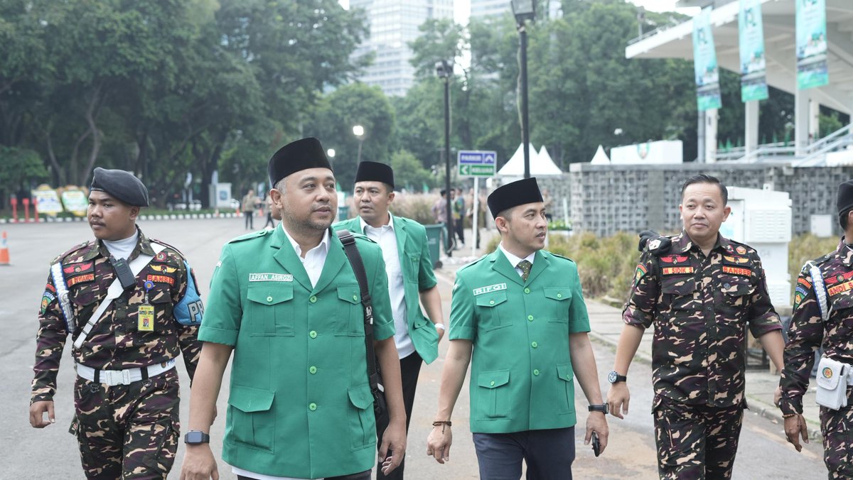 Bang Ketum <a href="/Adinjauharudin/">Addin Jauharudin</a> didampingi Gus Sekjen <a href="/elmoerif/">a rifqi am</a> beserta jajaran BPH PP GP Ansor telah hadir di resepsi puncak Harlah 102 Nahdlatul Ulama di Istora Senayan, Jakarta #HarlahNU102