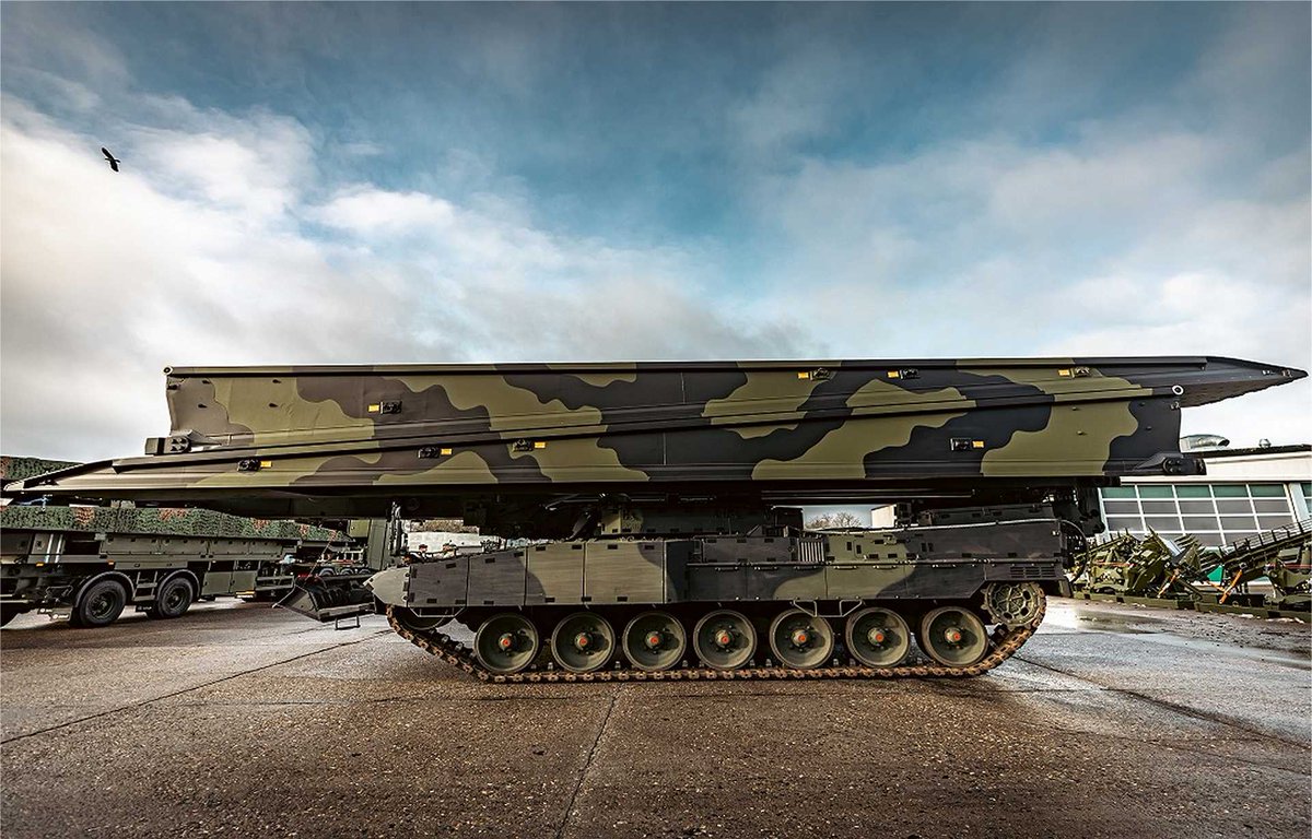 ArmyRecognition's tweet image. #Danish #Army Receives New #German-made #Leguan2 Tracked Armoured #BridgeLayer Vehicles.
armyrecognition.com/news/army-news…
@AFP @sentdefender @Osinttechnical @OSINTWarfare  @KNDS_France