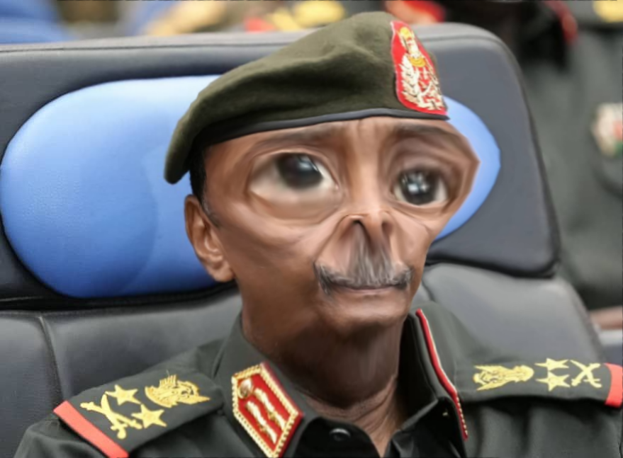 nor3alqamar's tweet photo. الحرب في كل مكان، والانقسامات في الجيش وصلت الذروة، والبرهان؟ احتمال يكون منتظر النشرة المسائية عشان يعرف الحاصل! 😂 
@aftaburhan https://t.co/o9LUYA8kuc