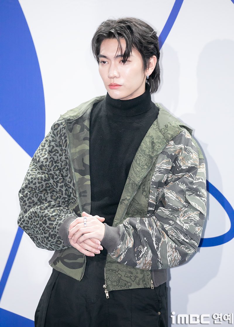 BossC_Official's tweet photo. BOSS CHAIKAMON
AT AJOBYJO 25FW RUNWAY SHOW

📍 https://t.co/3H7C4v2Zsf 
 
@Bossckm_ 
BOSSCKM IN SEOUL FW 
#AJOBYAJOfw2025xBossCKM https://t.co/mS3JUGpI2M