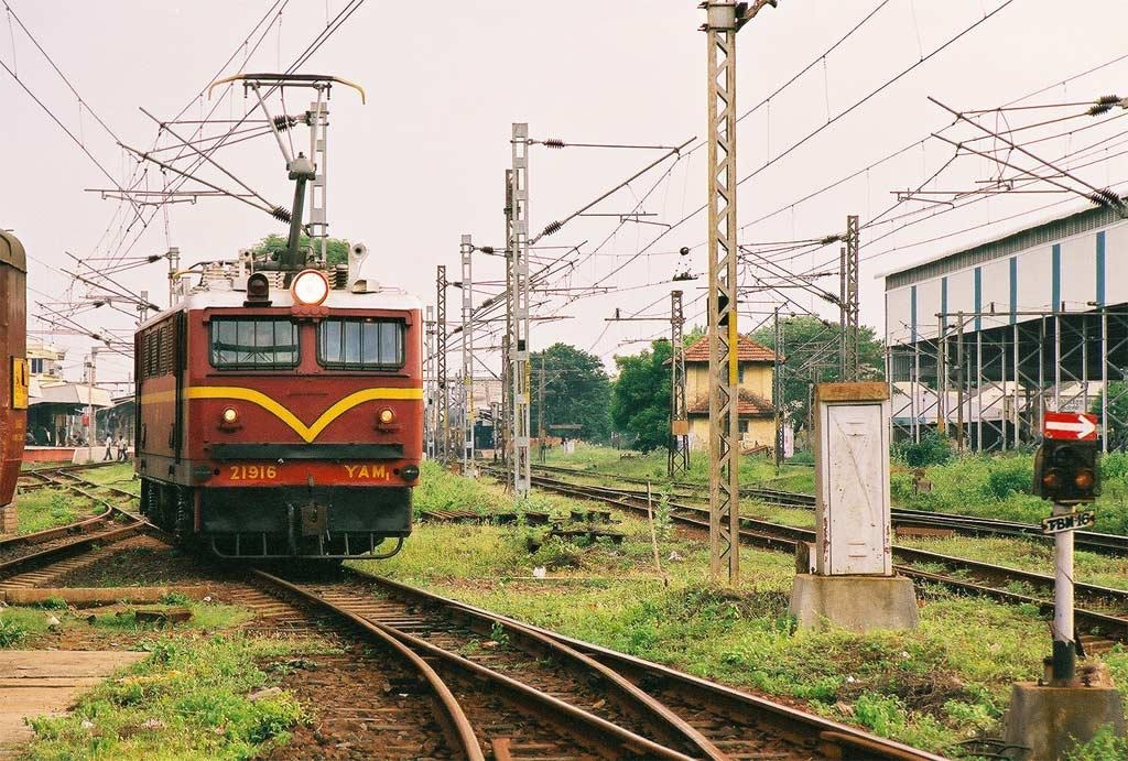 GMSRailway's tweet photo. Throwback to the legendary 'Mini-Brute' at Tambaram, Chennai!🚂
⚡One of India’s first AC electric locomotives, the YAM-1 was a Swiss-built powerhouse that kept #SouthernRailway ’s suburban network running for decades.
A true classic!🔥
#ThrowbackThursday #MiniBrute https://t.co/u5rTO43bCx