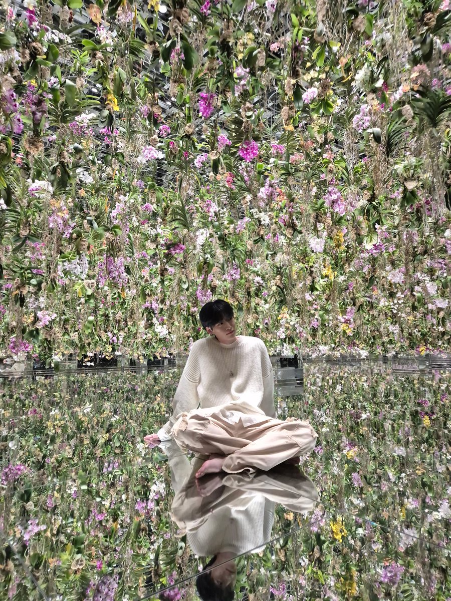 모타쿠 정모형 생일축하해. Look forward to this year even more as you keep getting more and more handsome. You work out consistently and you look great.