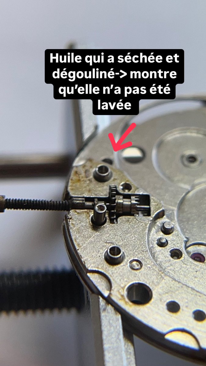 Montre vendue comme « révisée » voilà pourquoi il faut faire attention à qui on achète.
Alors oui la montre réglait plutôt bien au niveau de l’avance/retard mais une montre qui marche sur une longue durée dans cet état va juste user les pièces. 1/2