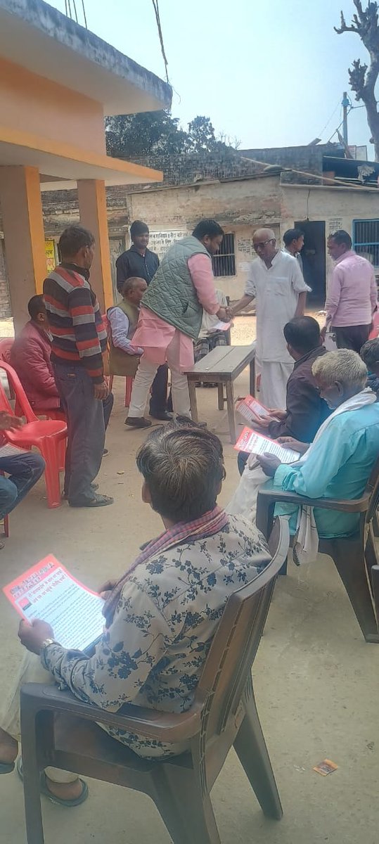 AfsalShaan6108's tweet photo. आज माननीय राष्ट्रीय अध्यक्ष अखिलेश यादव जी और पूर्व मंत्री माननीय यासर शाह जी के अहवाहन पर  बहराइच विधान सभा के ग्राम बहादुर चक और कुसौर में PDA पंचायत का आयोजन  टीम युवजन सभा द्वारा कर पार्टी की नीतियों को जनता तक पहुंचाया @yasarshah_SP @Aruny5000 @JyotiDevSpeaks @yadavakhilesh https://t.co/tmOQXi2Gge