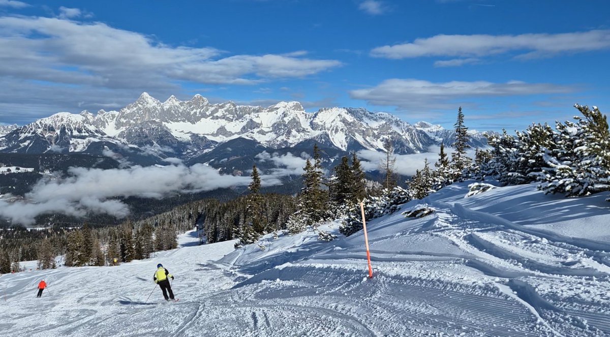 Cruising on red and blue at Ski Amadé's Fageralm. Gorgeous!