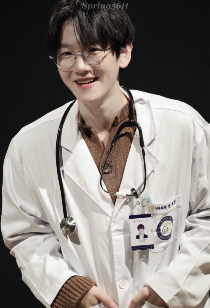 naeun56's tweet image. Q : แบคฮยอนถ้าคุณไม่ได้ ร้องเพลงหรือทำการแสดง(นสด) คุณจะทำอะไร 

🍓: ผมก็ไม่รู้เลยคับว่าจะทำอะไร ไม่ได้คิดถึงงานอื่นเลย มีอาชีพที่พ่อแม่อยากให้เป็นคือ หมอ 🧑🏻‍⚕️

/เกือบจะมี พี่หมอแบคฮยอน หมอเมดแล้วนะคะ
ขอบคุณที่น้องแบคเดินตามฝันตัวเอง มาเปนนักร้อง
EXO แบคฮยอน และทำให้เราได้เจอกัน 🤍