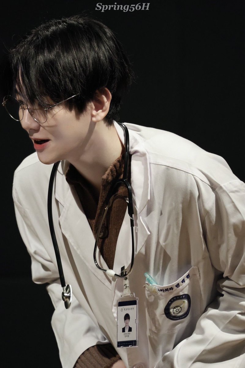 naeun56's tweet image. Q : แบคฮยอนถ้าคุณไม่ได้ ร้องเพลงหรือทำการแสดง(นสด) คุณจะทำอะไร 

🍓: ผมก็ไม่รู้เลยคับว่าจะทำอะไร ไม่ได้คิดถึงงานอื่นเลย มีอาชีพที่พ่อแม่อยากให้เป็นคือ หมอ 🧑🏻‍⚕️

/เกือบจะมี พี่หมอแบคฮยอน หมอเมดแล้วนะคะ
ขอบคุณที่น้องแบคเดินตามฝันตัวเอง มาเปนนักร้อง
EXO แบคฮยอน และทำให้เราได้เจอกัน 🤍