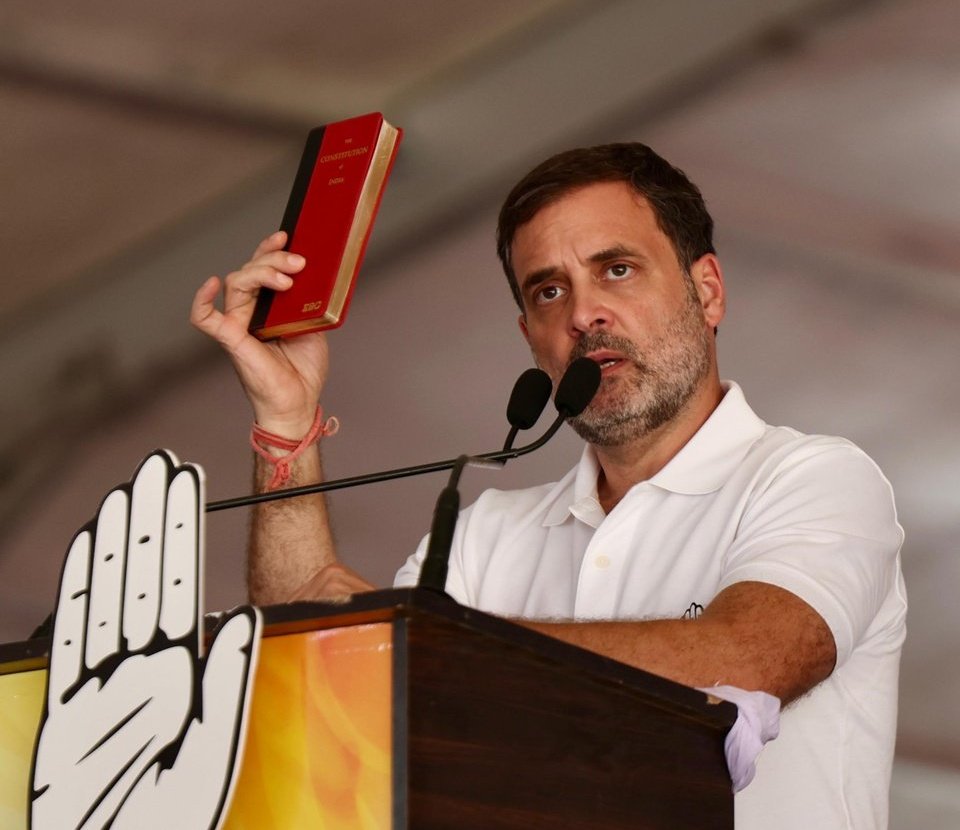 दिल्ली विधानसभा चुनाव में वोटिंग ख़त्म ही होने वाली है, परिणामों से पहले मेरा अनुमान कुछ इस प्रकार है,

AAP: 43-48 सीटें 
BJP: 18-21 सीटें 
कांग्रेस: 2-4 सीटें

यह मेरा व्यक्तिगत अनुमान है, BJP को दिल्ली में सरकार बनाने के लिए अभी और भी बहुत मेहनत करने की ज़रूरत है,

आम आदमी