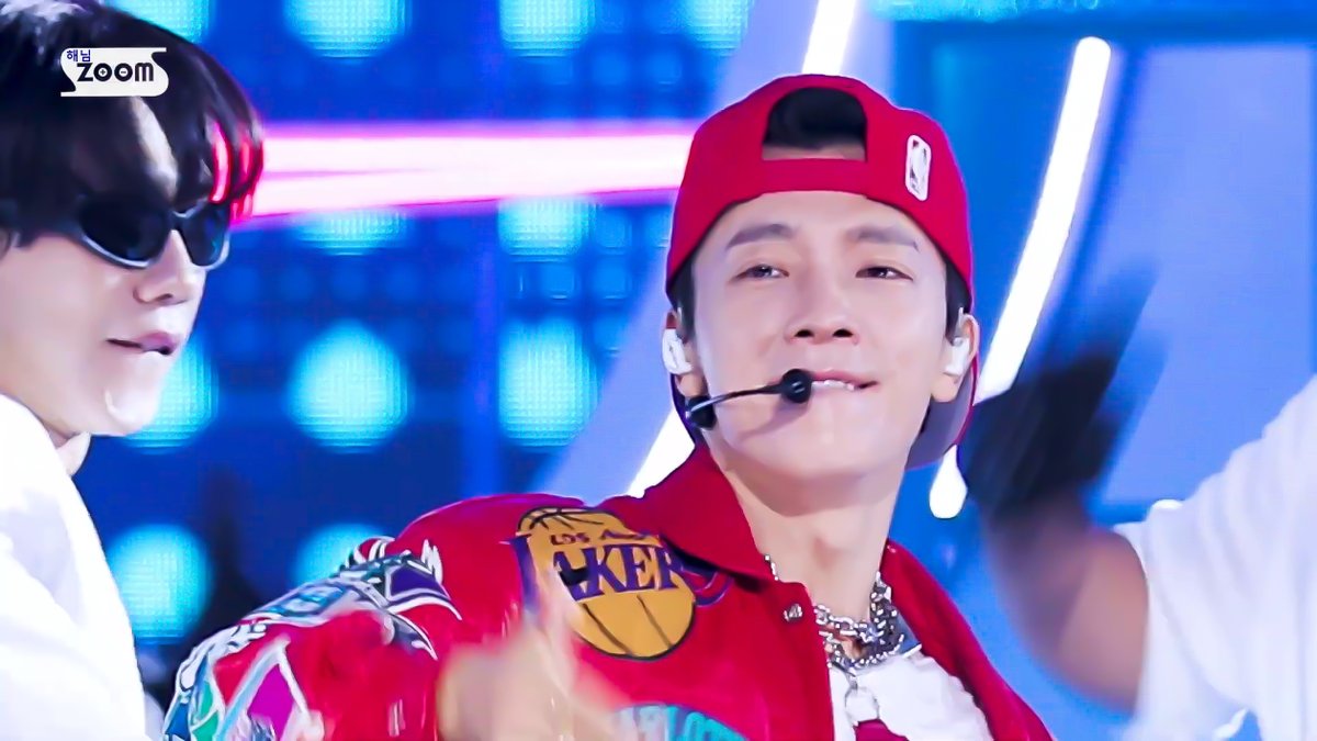 hae_fishyland's tweet photo. 241006 𝓓&amp;𝓔 - 𝓒𝓸𝓶𝓮𝓫𝓪𝓬𝓴 𝓢𝓽𝓪𝓰𝓮 : 𝓘𝓷𝓴𝓲𝓰𝓪𝔂𝓸 𝓕𝓒 !! 😍😍😍 해님 💙 perfection killer eyes &amp; stare &amp; face &amp; smile !! 💙 . 💙

𝓖𝓸 𝓗𝓲𝓰𝓱 ! ☝🏻🕺🏻

📸💾👉🏻 https://t.co/rgkm42h6Wg

#LeeDonghae #이동해 #Donghae #동해 #Haenim #해님 #Ddohae #떠해 #DnE #GoHigh #고하이 https://t.co/KkyWoKKNqP