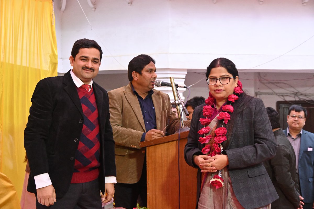 DrZafarullahJMI's tweet photo. पैनेसिया लॉ क्लासेज,प्रयागराज,उत्तर प्रदेश के विद्यार्थियों का HJS और PCSJ परीक्षा में चयन होने पर दिली मुबारकबाद दिया। उम्मीद करता हूं कि चयनित छात्र प्रदेश की न्याय व्यवस्था की गरिमा को और आगे ले जायगे।
सफल छात्र-छात्राओ को विशिष्ट अतिथि के रूप मे सम्मानित कर शुभकामनाएं दिया।💐 https://t.co/AOQBZejORc