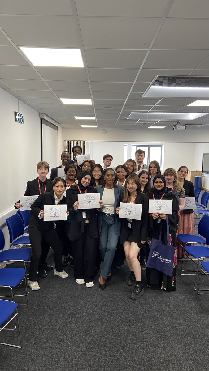 Are you a uni student thinking about teaching?

Our paid summer teaching internships are the perfect way to gain teaching experience and kickstart your teaching career. 

Join one of our webinars to find out more: ow.ly/FrCk50UTT4L

📷 2024 interns at @paddingtonacad