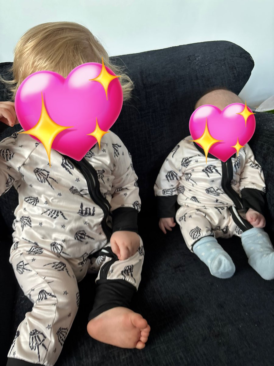 cosyfaerie_'s tweet photo. Matching pjs today for my babies 🩵🩷 https://t.co/EToFyPm4fg