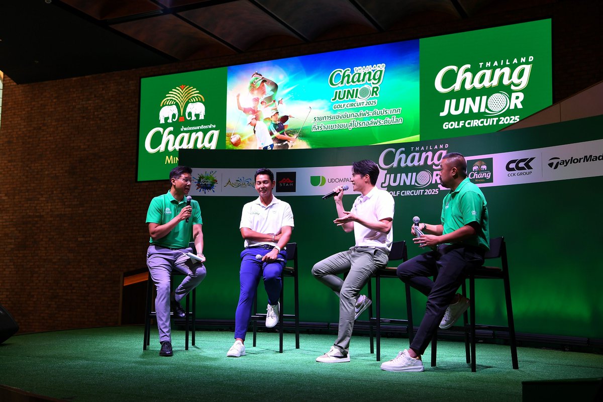 bunterngsociety's tweet image. 🏌️‍♂️ "เจมส์ มาร์" ซุปตาร์นักกอล์ฟ แท็กทีม "อาร์ต มารุต"
ชวนเยาวชนโชว์วงสวิง ใน "Chang Thailand Junior Golf Circuit 2025" ⛳

#เจมส์มาร์ #jamesma #ChangThailandJuniorGolfCircuit
#ช้างสร้างเยาวชนสู่โปรกอล์ฟระดับโลก

บริษัท ช้างอินเตอร์เนชั่นแนล จำกัด โดย น้ำแร่ธรรมชาติตราช้าง