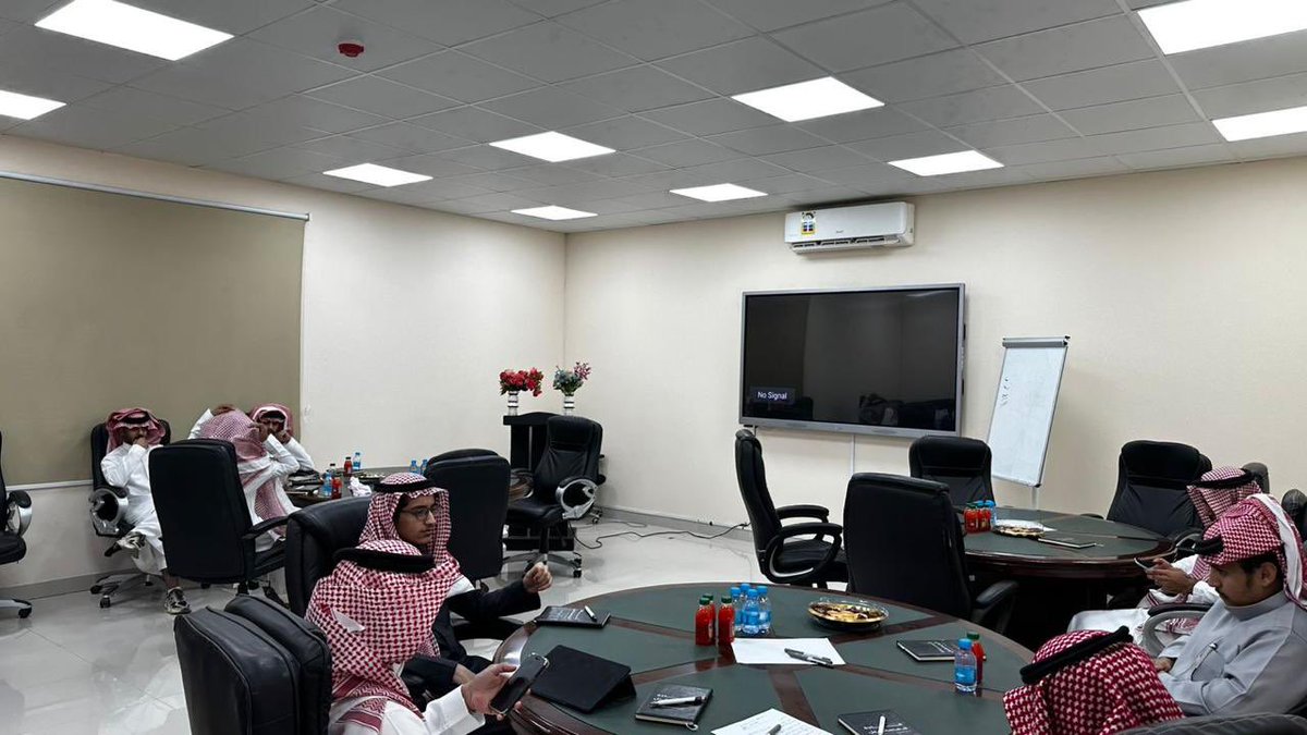 نظمت كلية الهندسة ممثلة بنادي الهندسة في إطار برنامج قادة المستقبل عدد من ورش العمل بهدف تأهيل الطلاب وتجهيزهم ليكونوا قادة في المستقبل.

#كلية_الهندسة
#جامعة_بيشة