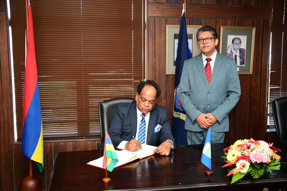 UniOfMauritius's tweet photo. Signing of SLA with IIM, Sirmaur
A Service Level Agreement was signed between the UoM and the Indian Institute of Management (IIM) Sirmaur on 31 January 2025, for the running of the MBA in Tourism. https://t.co/Ai3TCtFcvD