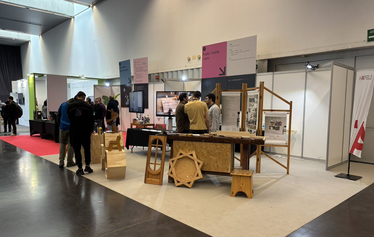 Inaugurada la 1a Fira FP del Baix Llobregat a Viladecans. S’espera la visita de 20.000 visitants. Els muntatges de totes les infraestructures han estat a càrrec d’Expogestió. Un plaer ajudar a néixer noves fires.