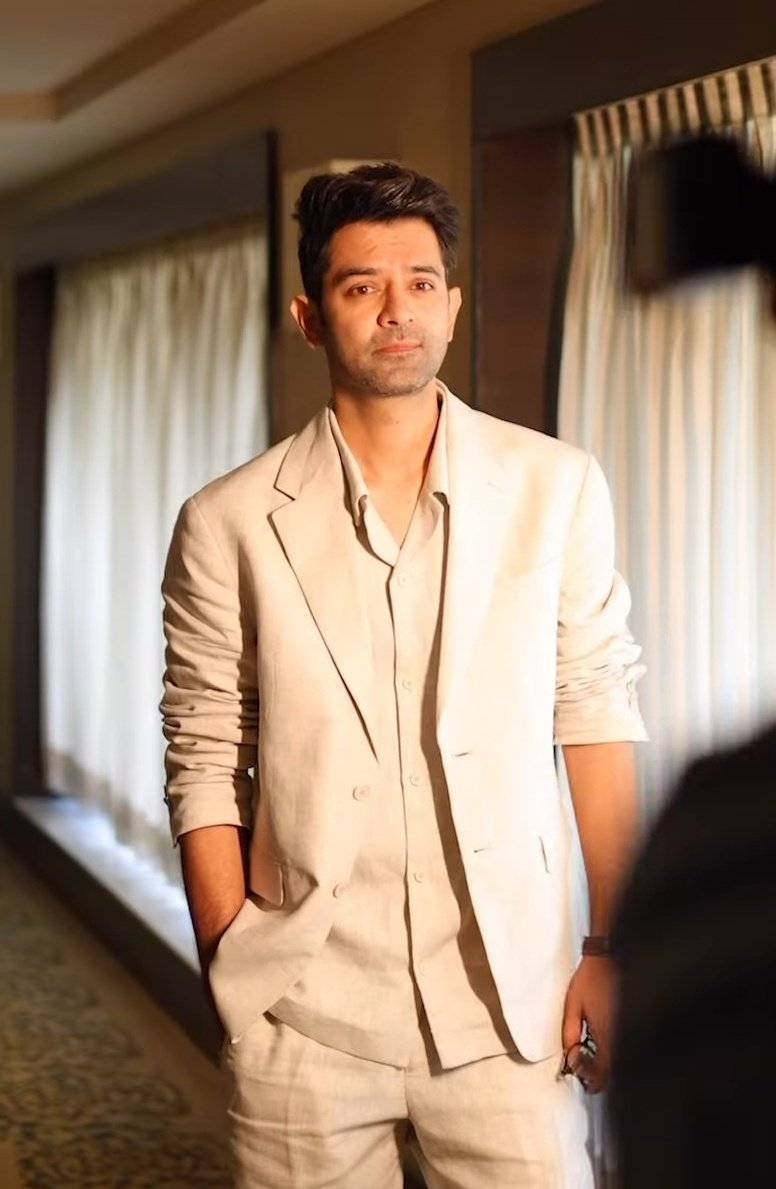 Still here gosh, what a click 🥵🔥

#BarunSobti
