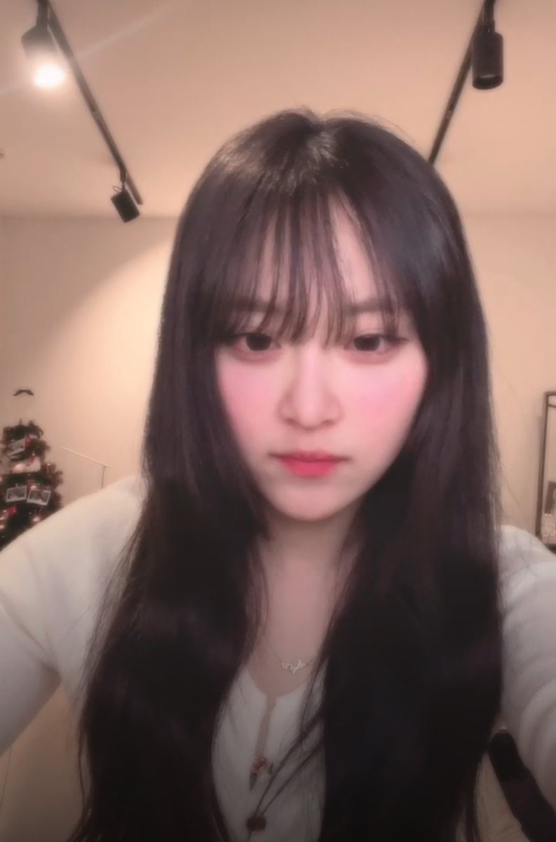 arbbi___t's tweet photo. りりかちゃんのこのネックレス可愛すぎてどこのか知りたい🥹プレゼントらしいから誰かわかる方教えてください😣🦋

 #ILY1  #りりか  #ネックレス https://t.co/8sXZP8ktGF