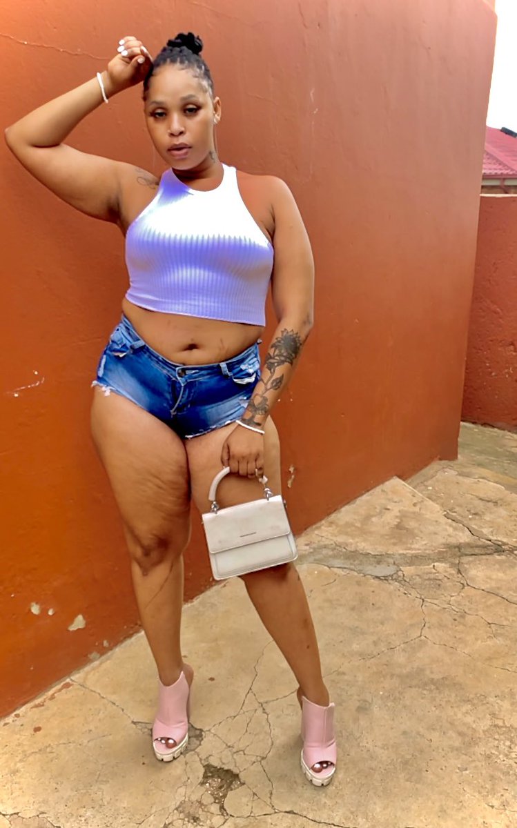Roxanne_enhle's tweet photo. Women crush Wednesday ❤️🥰💯
#Transisbeautiful
#Translivesmatter https://t.co/bzvlMD0SRC