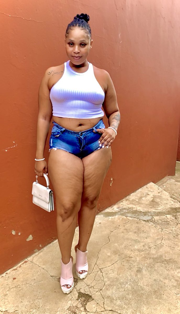 Roxanne_enhle's tweet photo. Women crush Wednesday ❤️🥰💯
#Transisbeautiful
#Translivesmatter https://t.co/bzvlMD0SRC