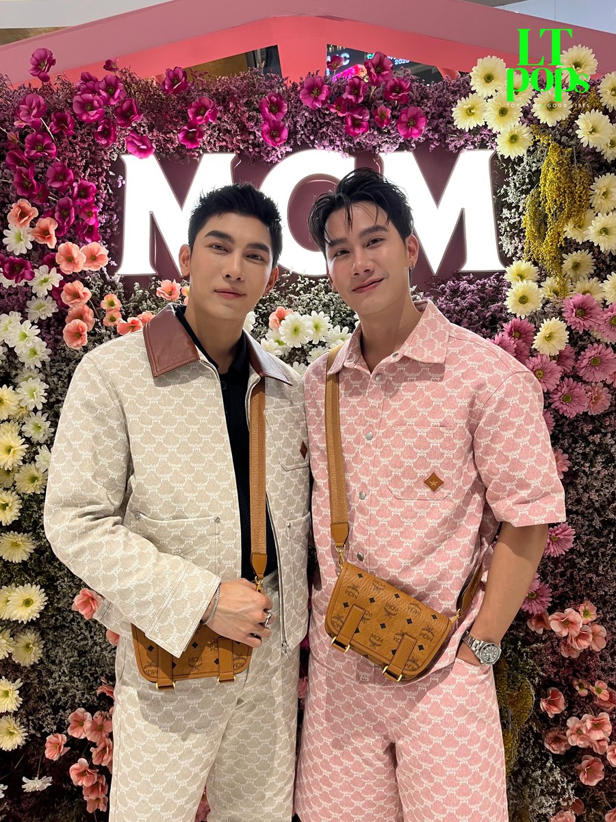LTpops_Magazine's tweet photo. หล่อสวยกันสุดๆ “มิว-ตุลย์-โยเกิร์ต-เบคกี้” แท็กทีมเข้าร่วมงานเปิดตัว MCM Soft Pink Pop-Up Store ที่มาเฉลิมฉลองเดือนแห่งความรัก พร้อมนำเสนอคอลเลกชันใหม่ Spring/Summer 2025 ณ ศูนย์การค้า Iconsiam โซน Thara Hall  ชั้น M

@mcmthailand
#MCMSS25SoftPink
#MCMThailand https://t.co/aKOE9Hw4Ud