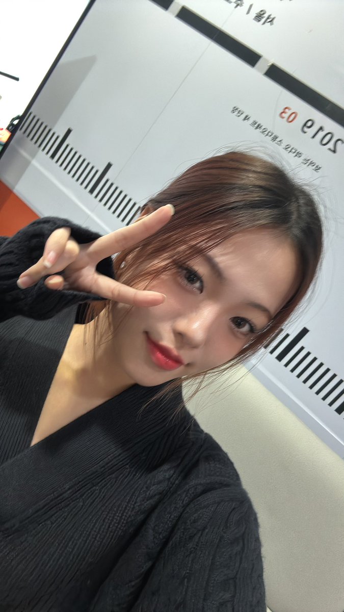 offclLapillus's tweet image. #SHOWITOFF

잠시 후 오후 9시, &amp;lt;Radio'n Us&amp;gt; 에 라필루스 유에가 출연합니다.

#Lapillus #라필루스 #Yue #유에