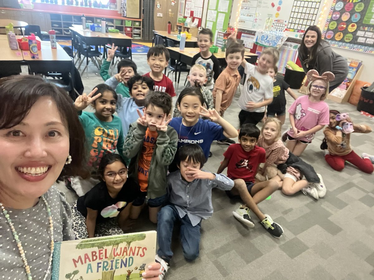 Miss Maranto’s students were so respectful and sweet as the allowed me to read a book to their class. It’s a big treat to be invited!! <a href="/VaughnElemFISD/">Vaughn Elementary</a> <a href="/applesolutely_/">Miss Maranto</a>