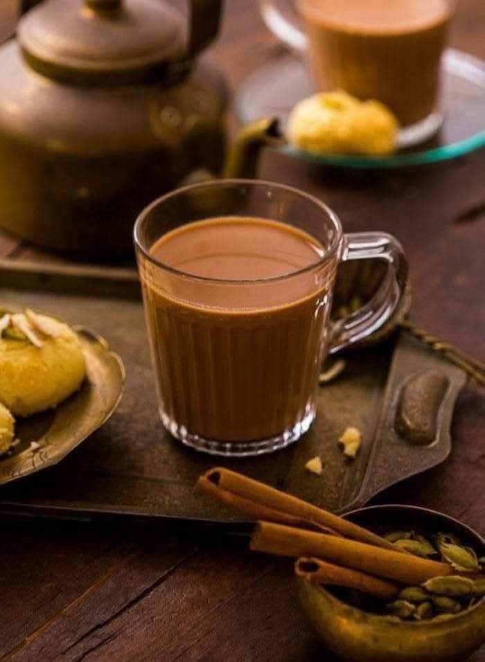 चाय, चाय है कोई शराब थोड़ी न है ,

उड़ने दो अफवाहों को 

ये सेहत के लिए खराब थोड़ी न है...❤️☕