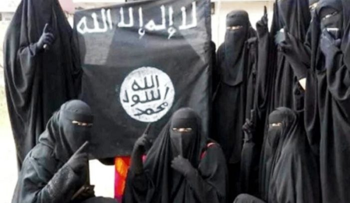 In den Camps al Hol und Roj droht Wiedererstarken des IS:

➡️40.000 Frauen &amp; Kinder aus IS-Familien, teilweise hoch radikalisiert
➡3tägiger Stopp von Lieferungen führte schon zu Plünderungen
➡️15tägige Ausnahmegenehmigung läuft
➡️Geheimdienste warnen vor Chance für IS-Zellen

/3