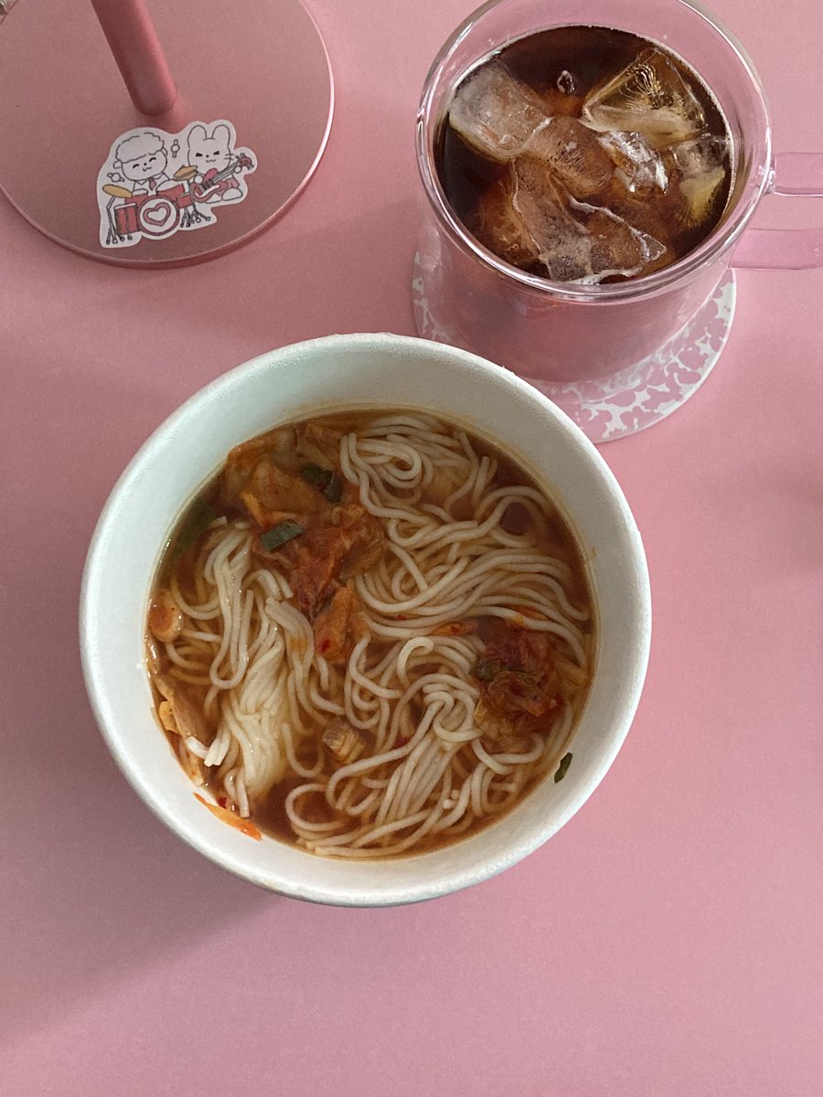 특기는 노는거고 취미는 먹는거예요