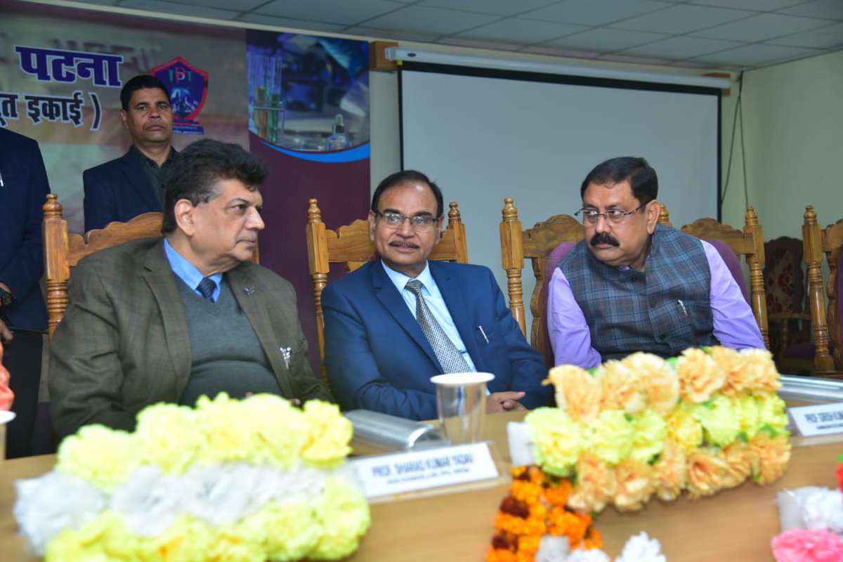PpuMedia's tweet photo. टी. पी. एस. कॉलेज, पटना में माननीय कुलपति प्रो. शरद कुमार यादव का सम्मान समारोह महाविद्यालय सभागार में किया गया। समारोह में विभिन्न विश्वविद्यालय के कुलपति एवं पाटलिपुत्र विश्वविद्यालय के अंगीभूत इकाई के प्रधानाचार्य उपस्थित हुए। https://t.co/c86TgSCrhq