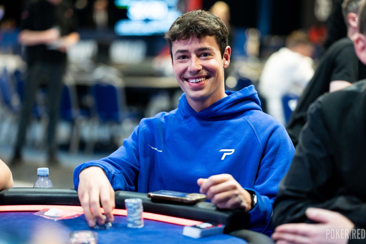 Poker-Red (@poker_red) on Twitter photo Víctor Castanedo <a href="/VictorCast11/">Víctor</a> es el primer clasificado de la octava edición del <a href="/pokerpromasters/">Poker Pro Masters 👑</a> 👑
▪️El cántabro se adjudicó el primer satélite del PPM y se convierte en el primero de los 9 clasificados a través de los satélites de <a href="/PokerStarsSpain/">PokerStars España</a>.
📰poker-red.com/noticias/victo… Víctor Castanedo <a href="/VictorCast11/">Víctor</a> es el primer clasificado de la octava edición del <a href="/pokerpromasters/">Poker Pro Masters 👑</a> 👑
▪️El cántabro se adjudicó el primer satélite del PPM y se convierte en el primero de los 9 clasificados a través de los satélites de <a href="/PokerStarsSpain/">PokerStars España</a>.
📰poker-red.com/noticias/victo…
