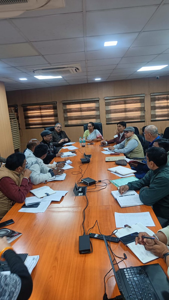 BiharRDD's tweet photo. A review meeting was held under the chairpersonship of the Commissioner, MGNREGA, at #BRDS Headquarters to assess the performance of the blocks based on key #MGNREGA indicators. (1/2) https://t.co/Cs2IX3gH14