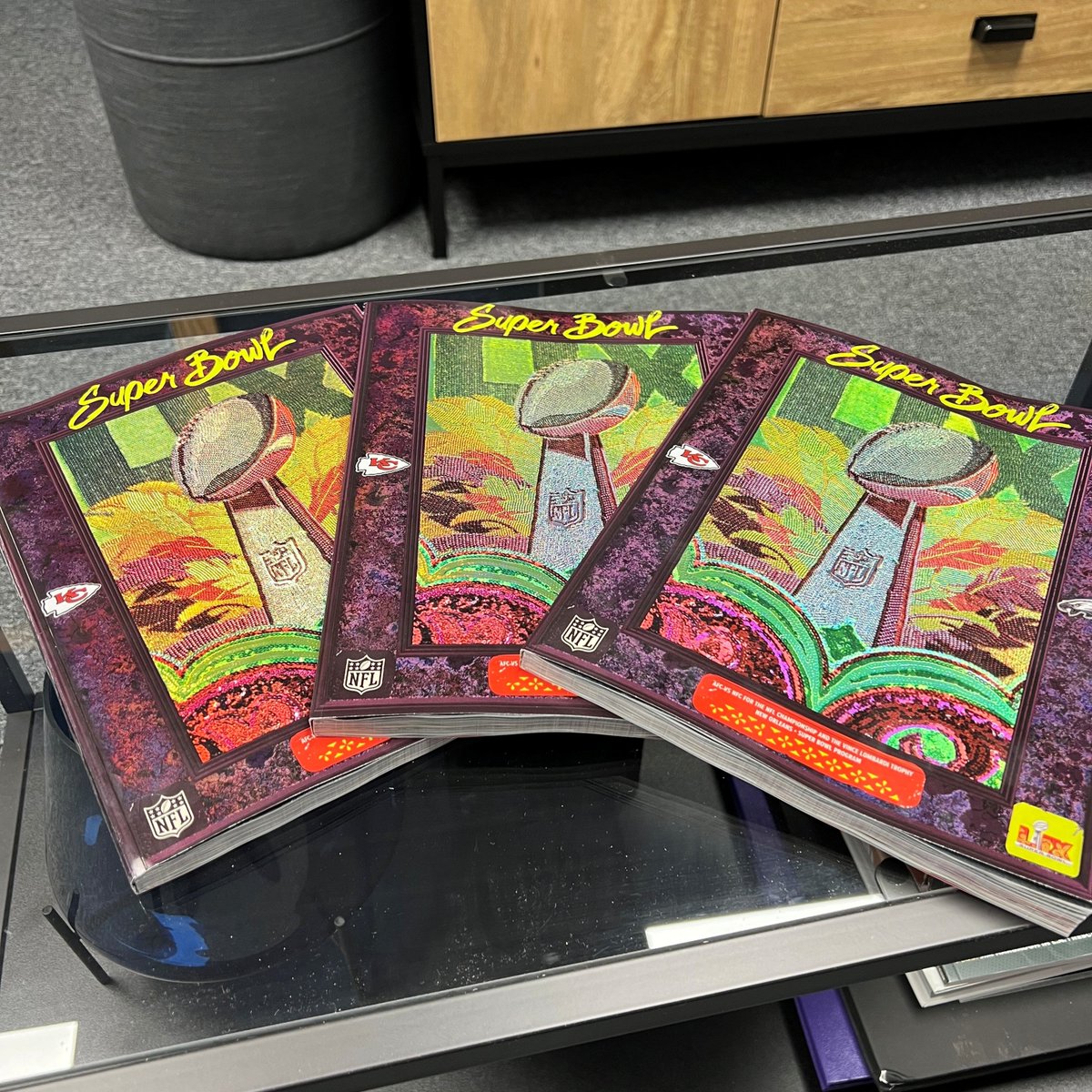 MVPTravelUK's tweet photo. 🎉 It’s COMPETITION time! 🎉

We’re counting down the days until Super Bowl LIX in New Orleans this Sunday! 🏈

To celebrate, we got our hands on some official Super Bowl programs—and now YOU have a chance to WIN one! 🏆

Want to get your hands on this awesome prize? Here’s how to enter:

✅ FOLLOW our account @MVPTravelUK 
🔁 REPOST this post

Winner will be announced and contacted on Monday 10 February.

You have until kickoff on Sunday to enter! ⏳ Good luck! 🤞

#SuperBowlLIX #NFL #CompetitionTime