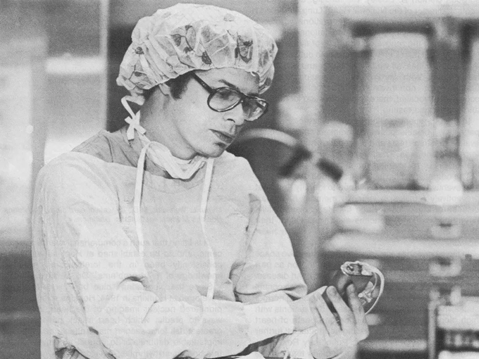 DrQuinnCapers4's tweet photo. #BlackHistoryMonth2025 
This month, if you encounter a pt with an AICD or who needs a transfusion, remind your team that a Black man, Levi Watkins was the 1st to implant an AICD in a human &amp; that Charles Drew, another Black man, conducted groundbreaking research on "banked blood" https://t.co/qbYaRKZDTT
