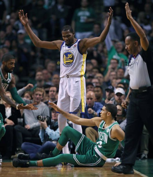TheDunkCentral's tweet photo. Kyrie Irving says he wanted Kevin Durant and Anthony Davis to team up with him and Jayson Tatum in Boston

“It was a dream for Kyrie, AD, KD to be on one team and still keep JT and let him grow and then see how it goes.”

(Via @TimBontemps ) https://t.co/bird1KHauS