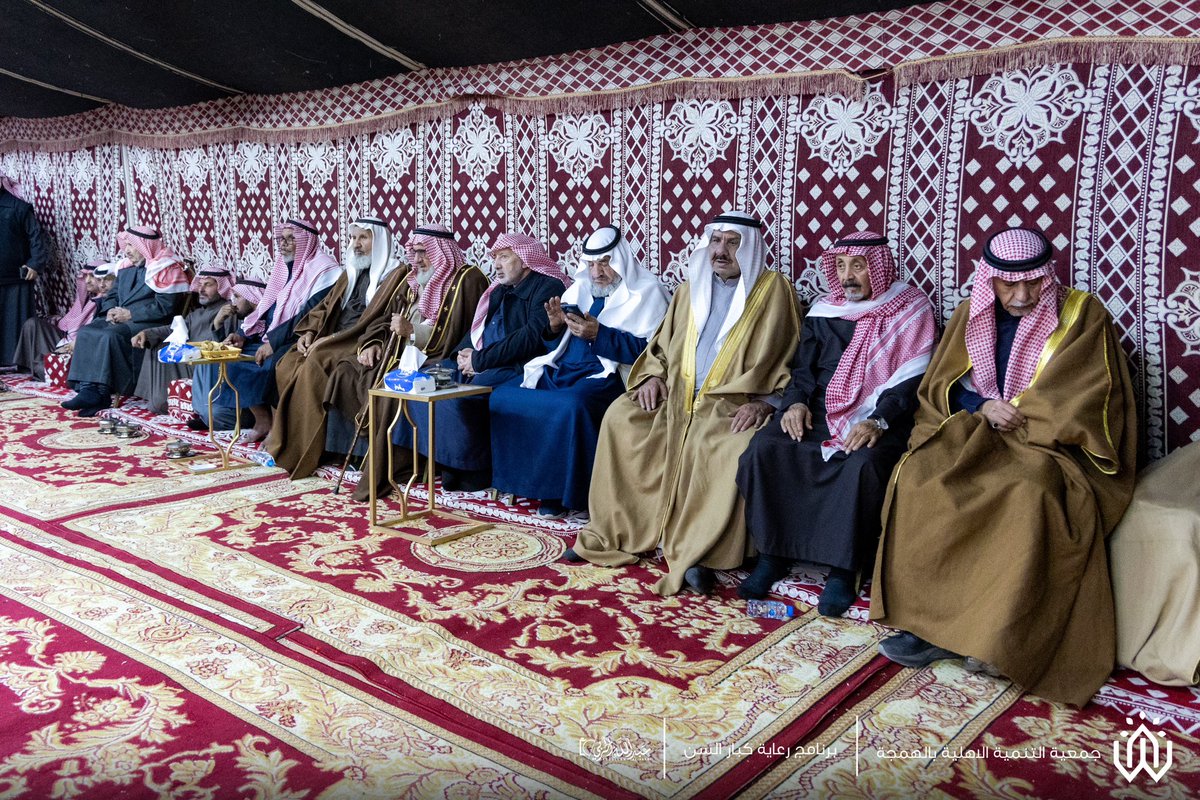 سعدت جمعية التنمية الأهلية بالهمجة 
بتنفيذ برنامج الخيمة الشتوية ، وتم من خلال البرنامج تكريم كبار السن بالإضافة الى تنفيذ عدد من البرامج التنموية والفعاليات الحركية