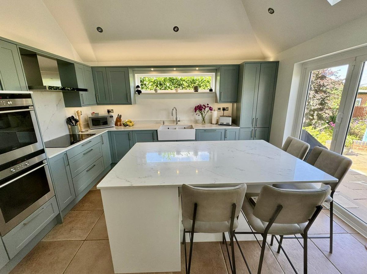 A beautiful kitchen complete for our customers in Toddington
Our stunning Lanark door in Fjord matched with Misty Carrara Quartz worktop
E: info@drawersndoors.co.uk
#renovation #flitwick #bedfordshire #kitchenstyle #kitchens #newkitchen #doorreplacement #kitchendesigns