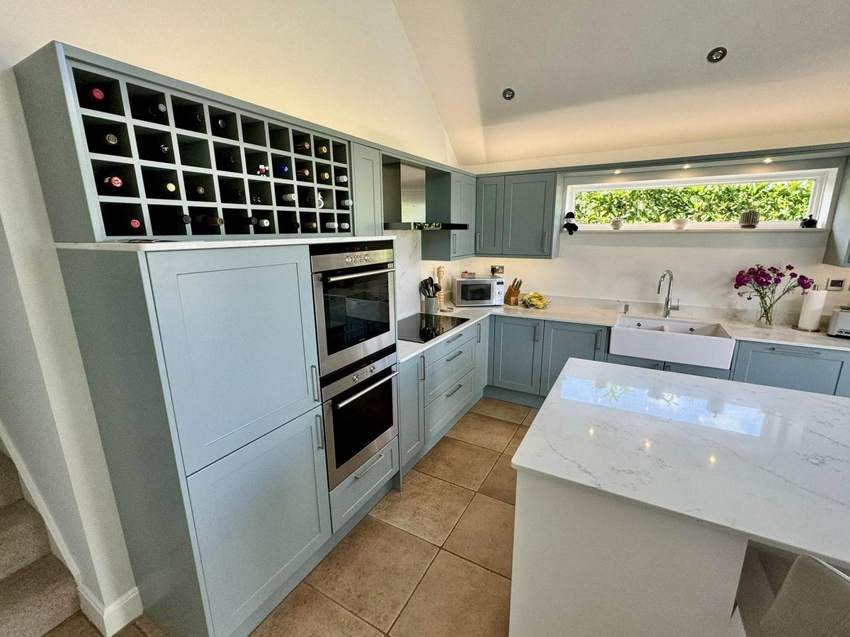 DrawersNDoors's tweet photo. A beautiful kitchen complete for our customers in Toddington
Our stunning Lanark door in Fjord matched with Misty Carrara Quartz worktop
E: info@drawersndoors.co.uk
#renovation #flitwick #bedfordshire #kitchenstyle #kitchens #newkitchen #doorreplacement #kitchendesigns https://t.co/0QrEdl7Vv3