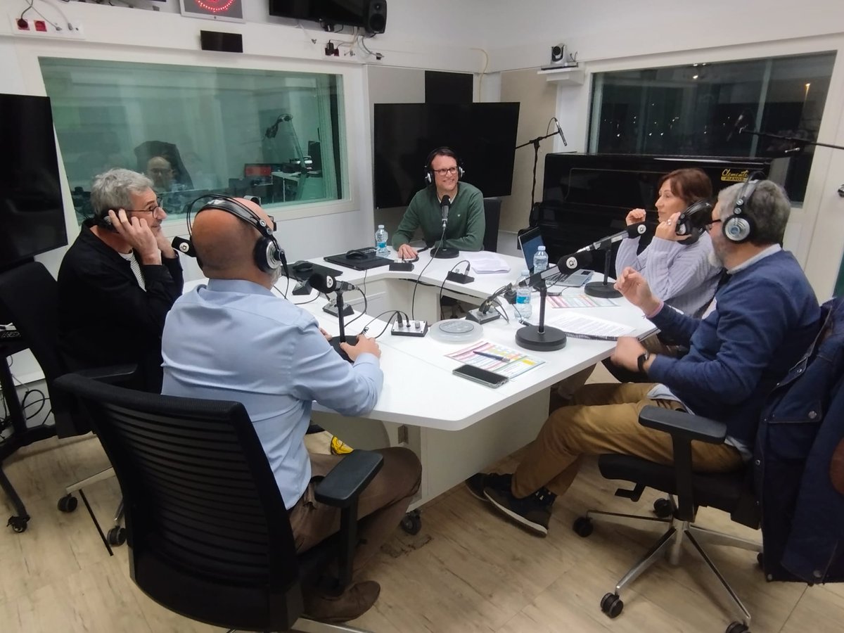 Parlem dels Premis La Lluna de publicitat de la Comunitat Valenciana.

Entrevista a Elías Navarro, d’<a href="/Exitup_agencia/">ÈXIT UP</a>, en representació de <a href="/comunitAD/">comunitAD</a>: apuntmedia.es/programes/cade…

Entrevista a Santi Sánchez, de l’agència <a href="/rosebudvlc/">Agencia Rosebud</a>: apuntmedia.es/programes/cade…