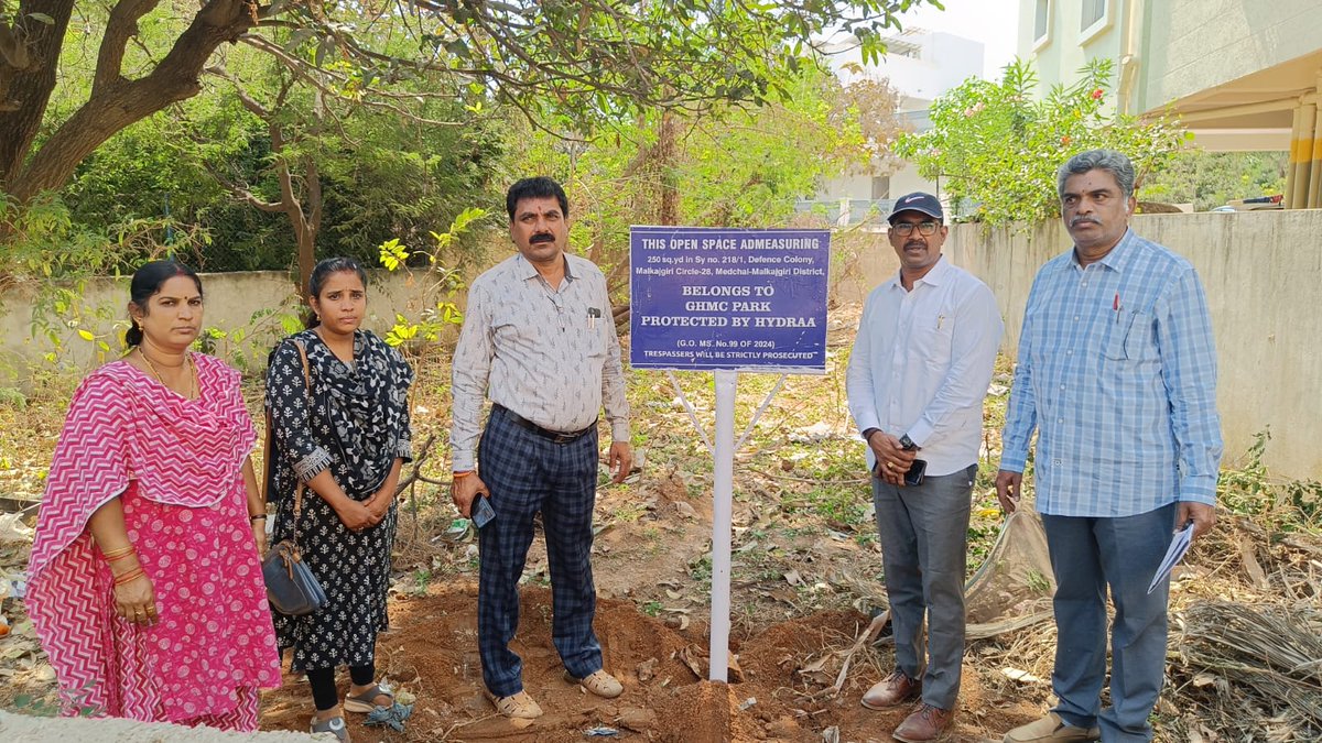 NewsMeter_In's tweet image. #Hyderabad---

Enforcement teams from the #HYDRAA carried out a demolition drive on unauthorised structures in various parts of the city including #Dammaiguda, #Kapra and #Medchal-Malkajgiri on Wednesday and recovered various land parcels and roads from encroachers.

This action