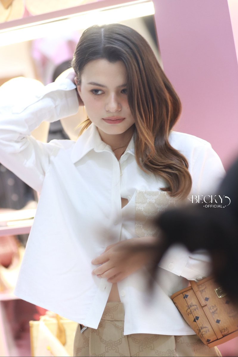 beckyfanclub05's tweet photo. ใครเห็นโพสต์นี้!!!
ขอคนละ 1 รี 1 เฟบ 1 คอมเมนต์ให้กับความหล่อของน้องเบคได้ไหมน้าาาา

REBECCA X MCM OPENING STORE
#MCMSS25SoftPinkxBecky
#MCMSS25SoftPink
#beckysangels https://t.co/1DBIaKM9Q0