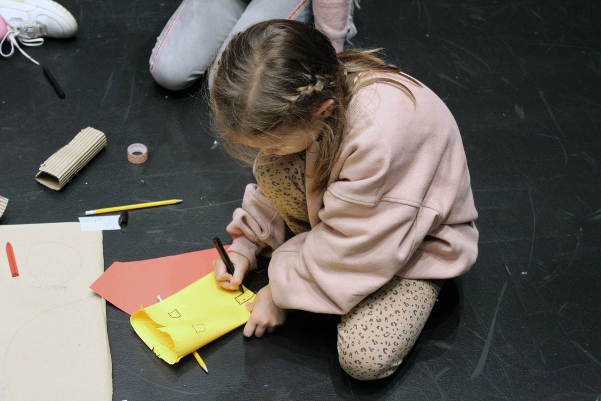 🎭 ¿No sacas tiempo para ir al teatro?

😀 ¡Te lo ponemos más fácil! Gracias a la iniciativa #YoTambiénVoyAlTeatro del <a href="/centrodramatico/">CDN</a>, puedes ir junto a tu hijo/a con discapacidad intelectual o del desarrollo.

🧒👧Con los talleres de conciliación amenizados por <a href="/equipomico/">MICO</a> y