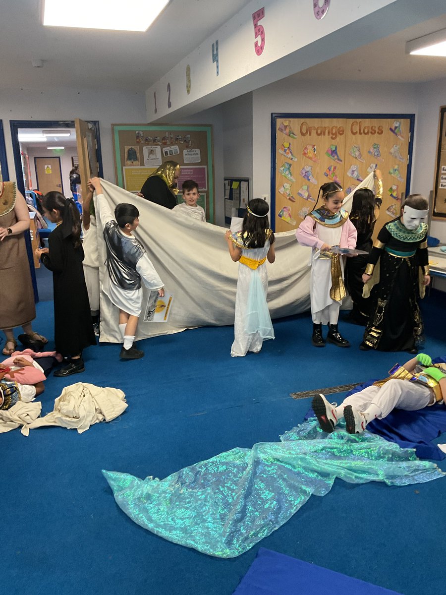 hillsideyr3's tweet photo. Black class have just started their drama workshop, but you might not recognise them…😂 https://t.co/MVRDzMPPOT