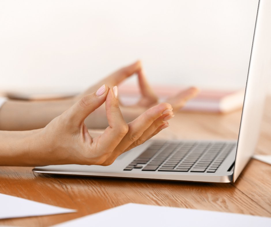 Why Every Workplace Needs an Aromatherapy Kit madebycoopers.com/blogs/news/why… 
#workplacewellness #aromatherapy